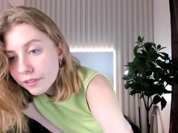 girl Asian Webcams with leslie_that_one