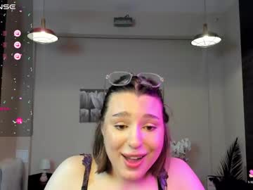 girl Asian Webcams with kylieeangel