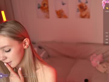 girl Asian Webcams with avroramy