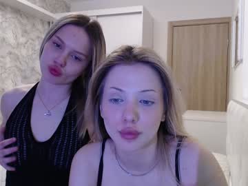 couple Asian Webcams with alice_nika