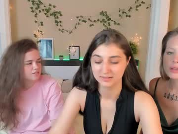 girl Asian Webcams with isla_meow