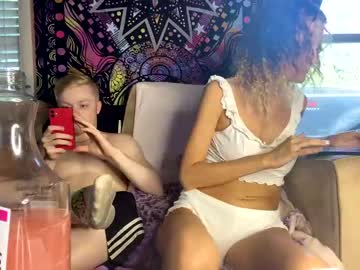 couple Asian Webcams with chelsebaby3