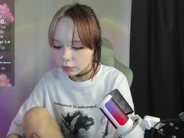 girl Asian Webcams with gummi_heart