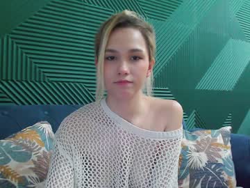 girl Asian Webcams with karinalin18
