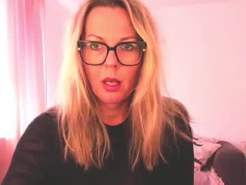girl Asian Webcams with esmimilf