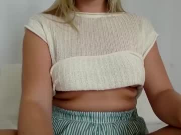 girl Asian Webcams with innocentblonde789