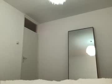 girl Asian Webcams with seraveraxo