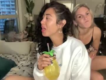 couple Asian Webcams with itssofiafox